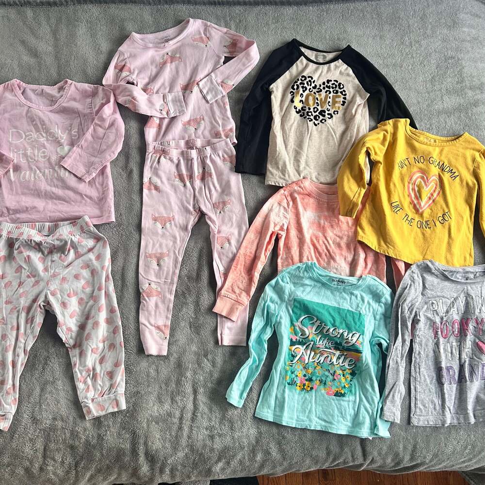 Girls 4T Clothing Bundle Pajamas & Long Sleeve Tees Lot 9 Pieces A6
